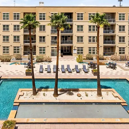 Pet Friendly Stay Near Riverwalk With Pool Access
